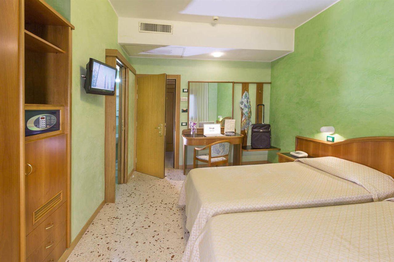 Hotel Maja Pescara Esterno foto