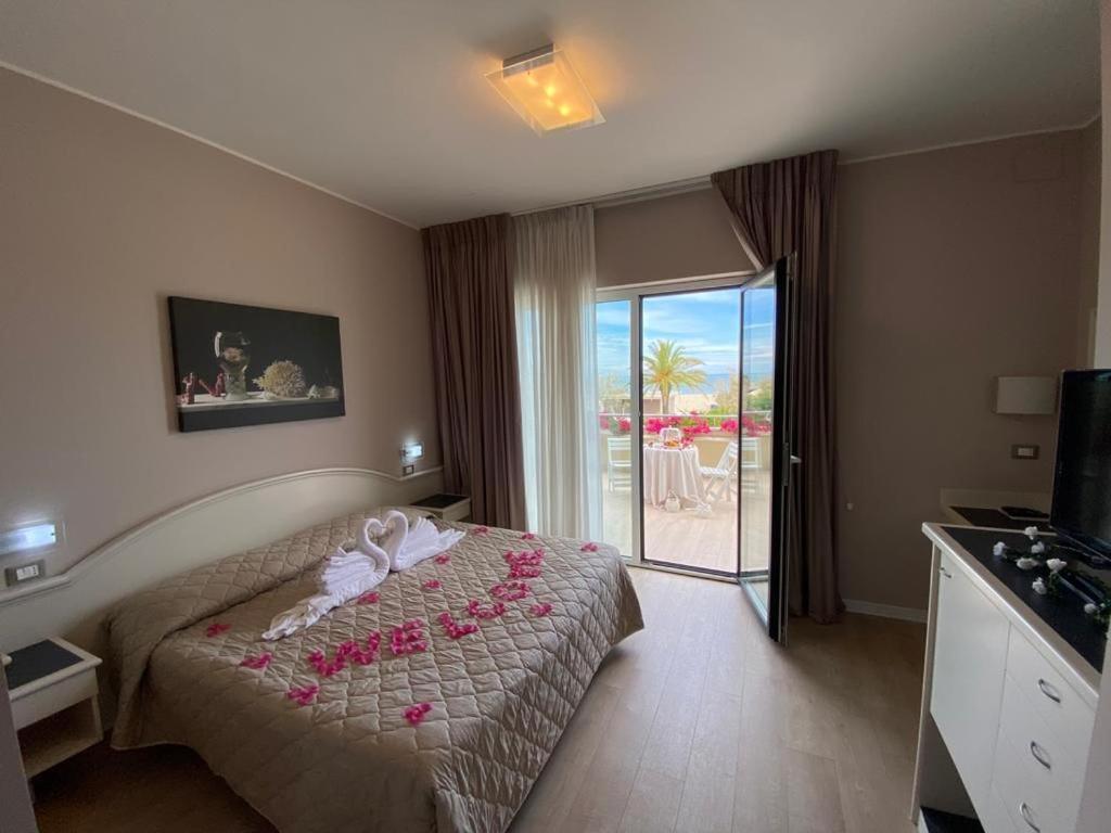 Hotel Maja Pescara Esterno foto