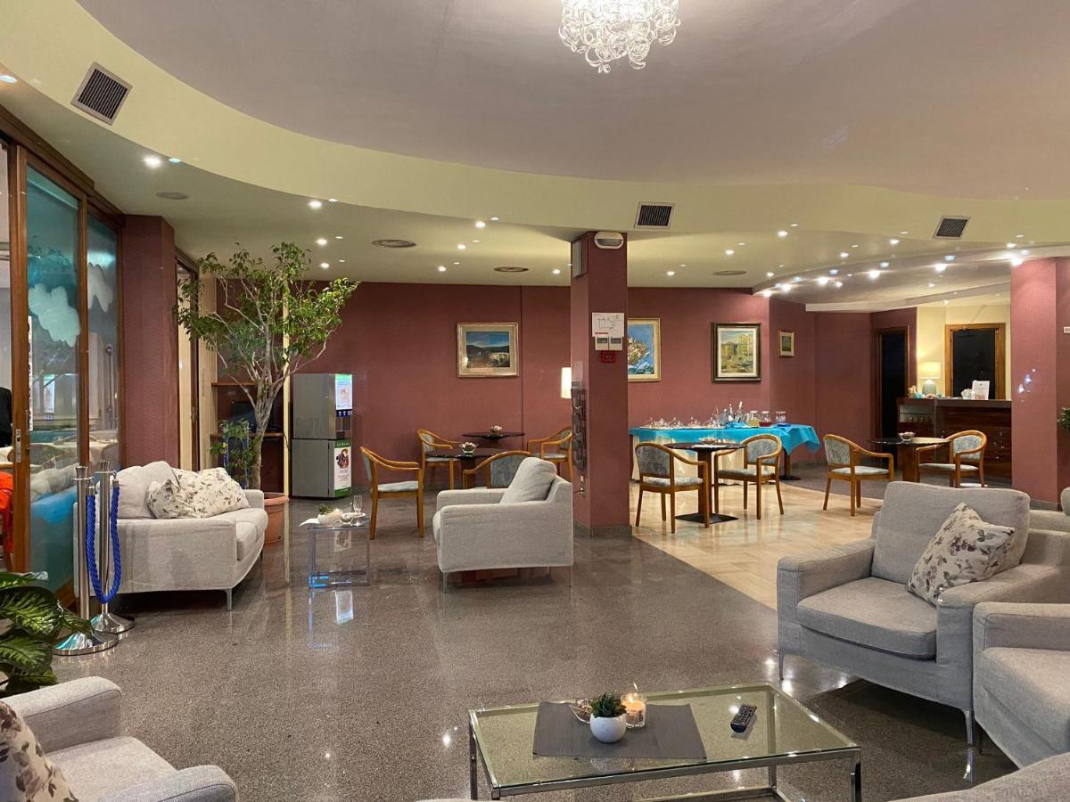 Hotel Maja Pescara Esterno foto