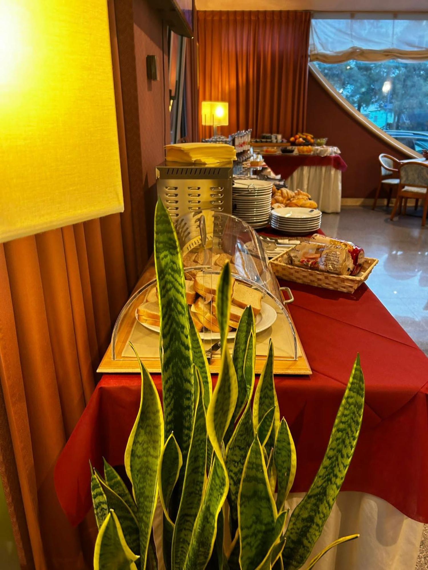 Hotel Maja Pescara Esterno foto