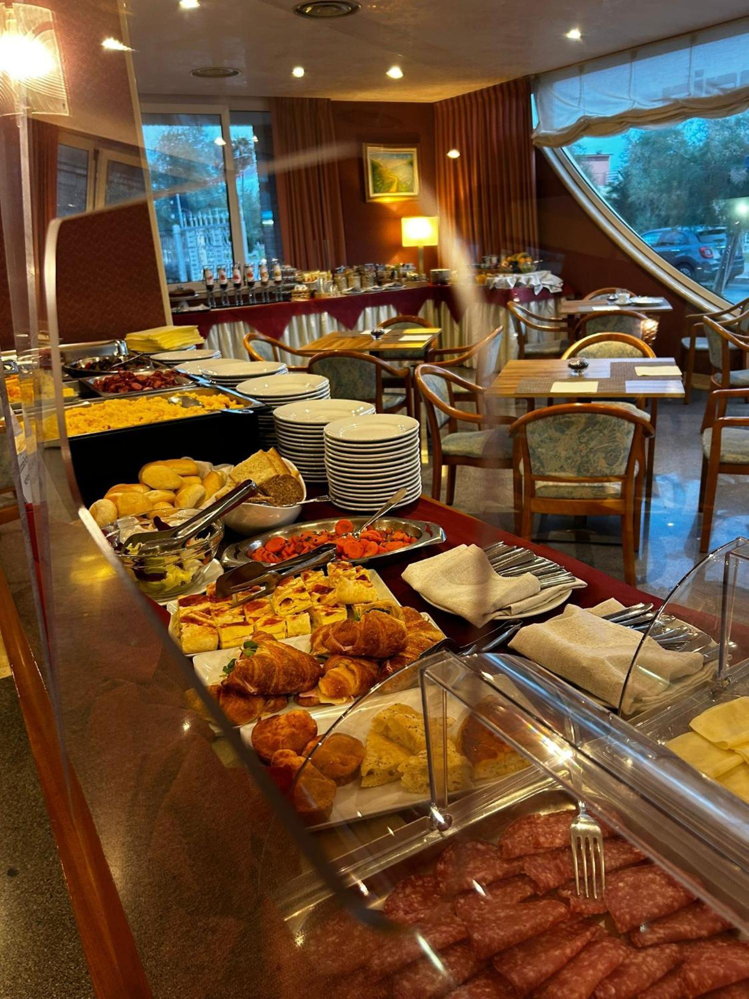 Hotel Maja Pescara Esterno foto