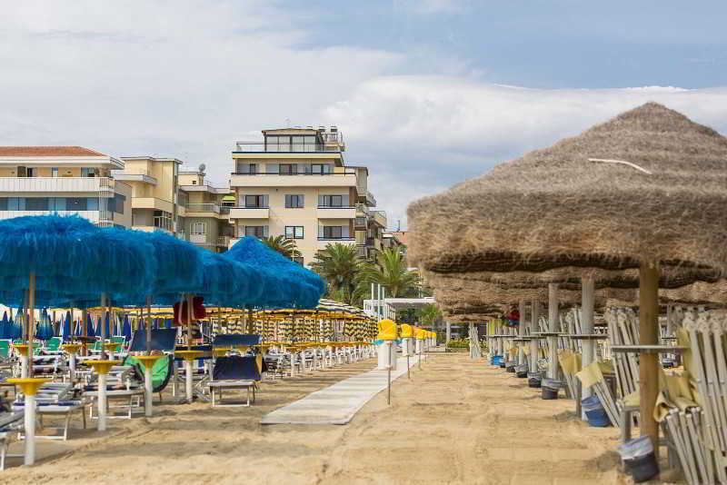 Hotel Maja Pescara Esterno foto