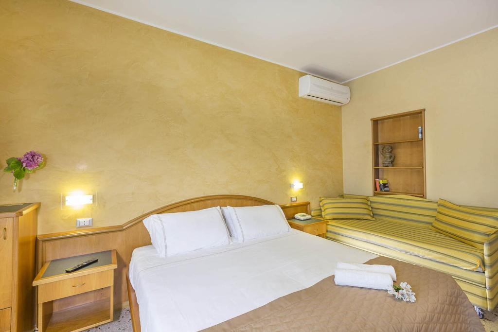 Hotel Maja Pescara Esterno foto